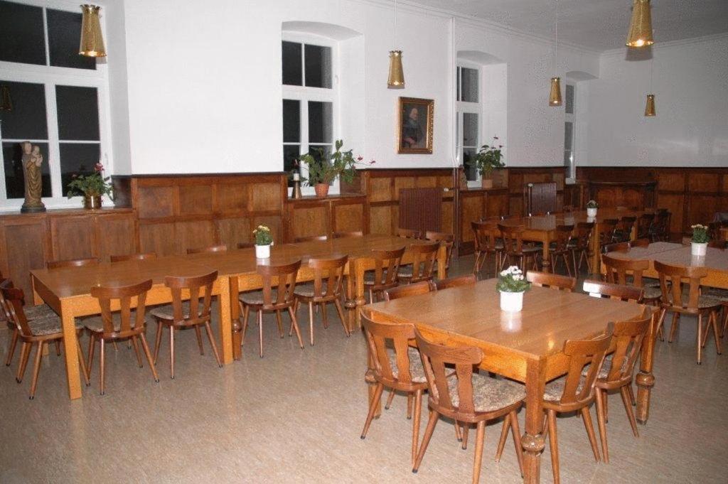 Jüchen Nikolauskloster מראה חיצוני תמונה