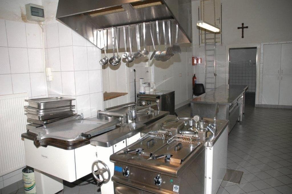 Jüchen Nikolauskloster מראה חיצוני תמונה